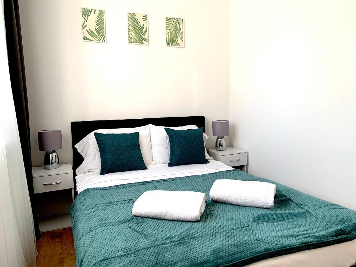 Two Bedroom Serviced Apartment, London Exterior photo